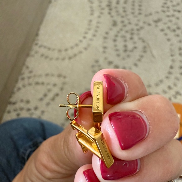 NEW Authentic Louis Vuitton Iconic Earrings- Gold - Picture 5 of 5